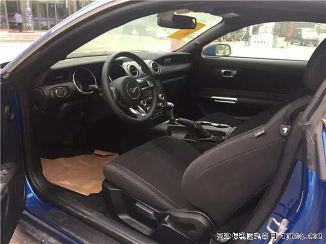 平行进口车福特野马2.3T加规版 19款标配现车28.8万尽享