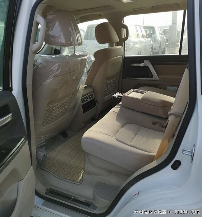 2019款丰田酷路泽5700中东版 12气囊/18轮/天窗现车90万