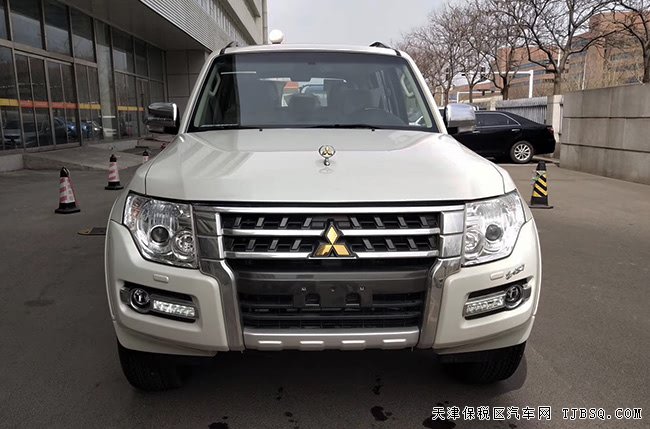 2019款三菱帕杰罗V97中东版 双差/18轮/天窗现车32.5万
