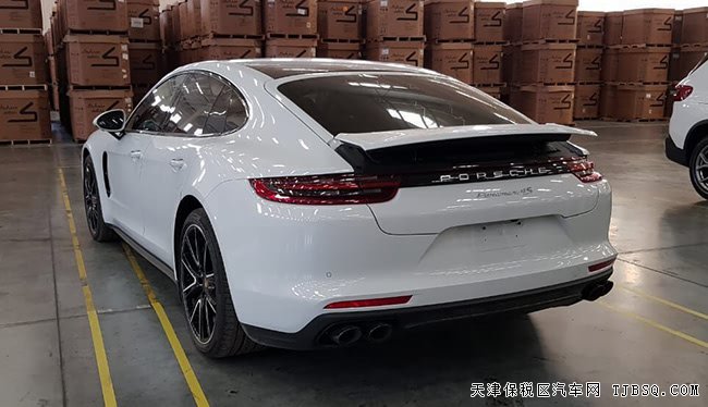 2018款保时捷Panamera4S墨规版 4座/21轮/全景现车131万