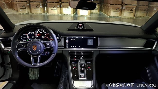 2018款保时捷Panamera4S墨规版 4座/21轮/全景现车131万