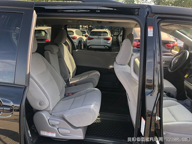 2019款丰田塞纳3.5L两驱版 7座/17轮/雷达测距现车41万