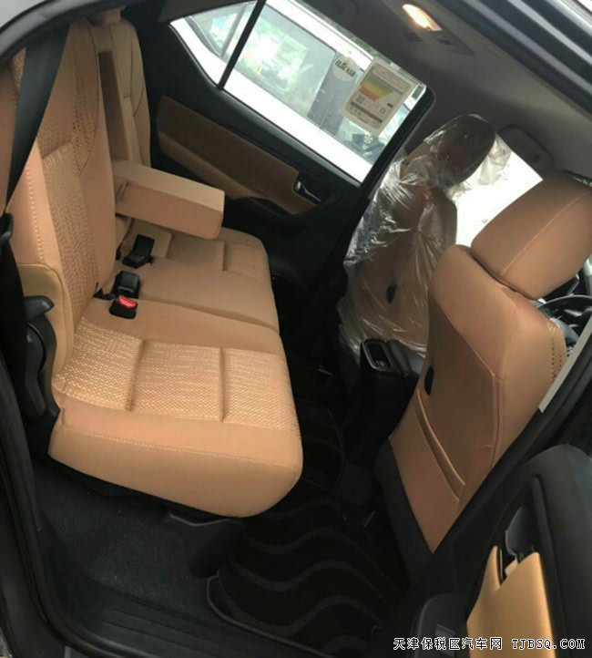 19款丰田穿越者2700中东版 7座/17轮/金属漆现车29.5万