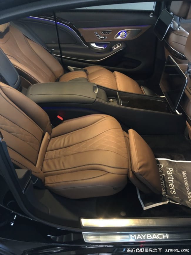 2019款奔驰迈巴赫S560加规版 4座/小桌板/四座现车258万