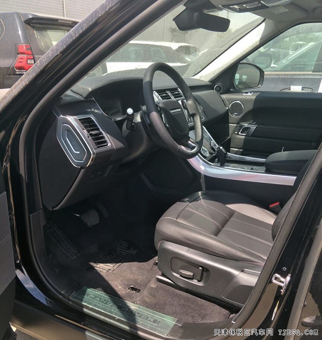 19款路虎揽胜运动柴油版 20轮/全景天窗/脚感门现车72万