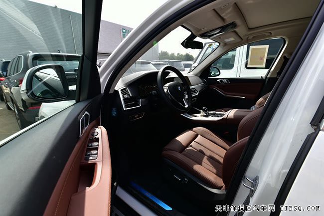 2019款宝马X5墨西哥版 19轮/全景天窗/无线充电现车66万
