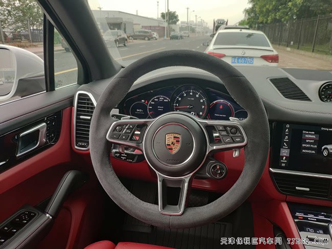 2019款保时捷卡宴3.0T加规版 小豪华包/19轮现车89.8万