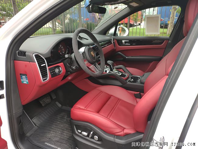 2019款保时捷卡宴3.0T加规版 小豪华包/19轮现车89.8万