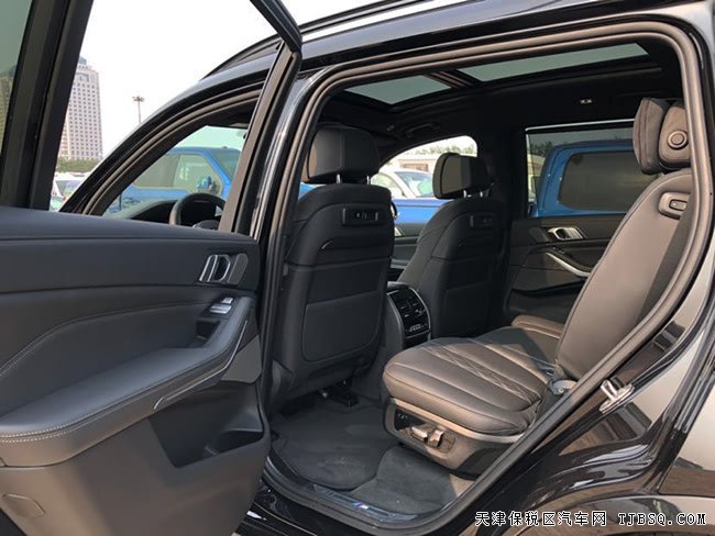 2019款宝马X7加规版 金属漆/7座/五区空调/M包现车110万