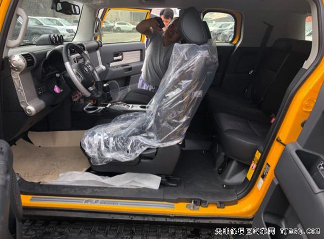 平行进口车丰田FJ酷路泽4.0L中东版 19款现车45万优惠购