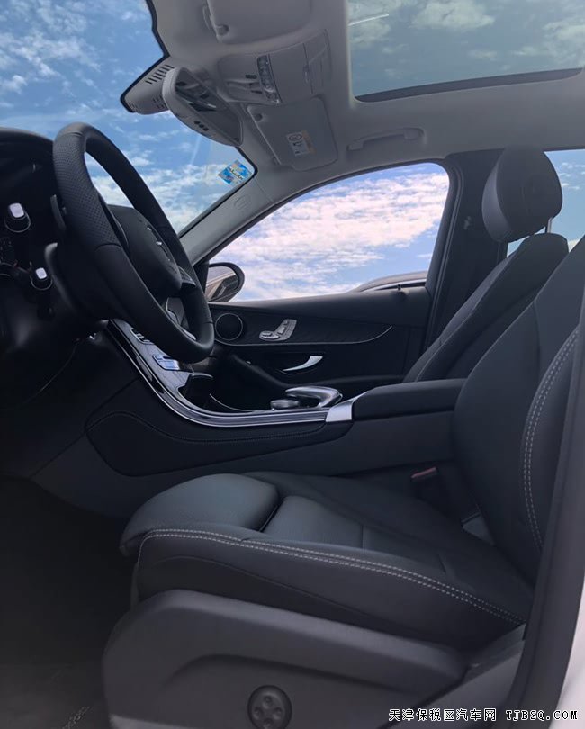 2019款奔驰GLC300墨西哥版 19轮/氙灯/全景天窗现车38万