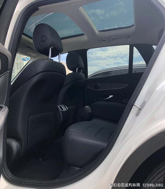 2019款奔驰GLC300墨西哥版 19轮/氙灯/全景天窗现车38万