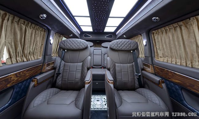2018款奔驰V250中东版 17轮/VIP包围/航空座椅现车71万