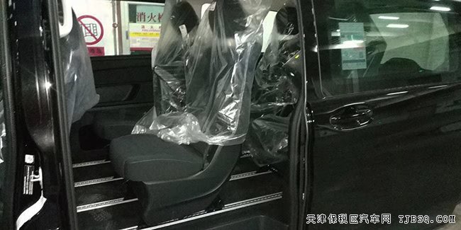 19款奔驰V250中东版 17轮/金属漆/双电动门现车43.5万