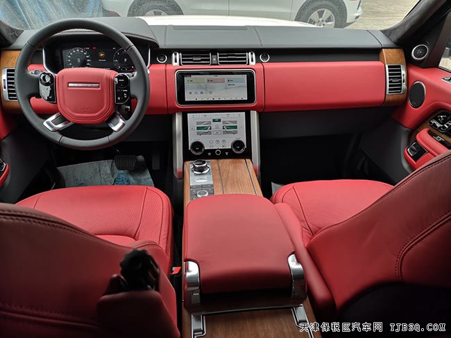 2019款路虎揽胜3.0T创世加长版 22黑耀轮/后娱现车137万