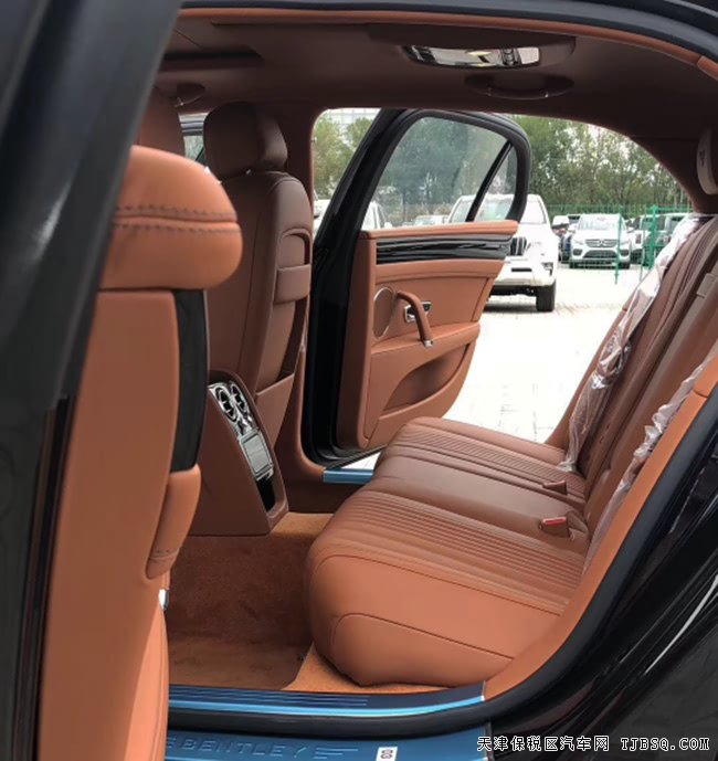 18款宾利飞驰V8S欧规版 20轮/天窗/电吸门现车238万优享
