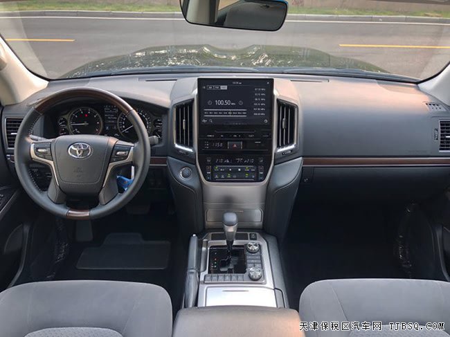 2019款丰田酷路泽5700中东版 8气囊/20轮/天窗现车113万