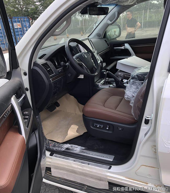 19款丰田酷路泽5700中东版 陆地巡洋舰魅力呈现