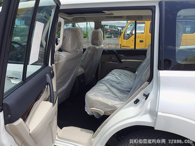 2019款三菱帕杰罗V97中东版 七座SUV现车乐享折扣