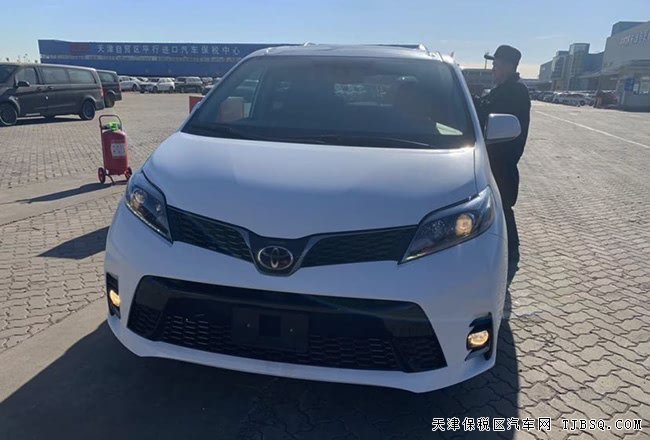 20款丰田塞纳3.5L四驱运动版 18轮/科技包现车55万巨献
