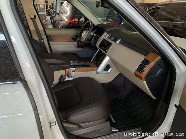 2019款路虎揽胜3.0T行政版 保税区现车优惠尊享