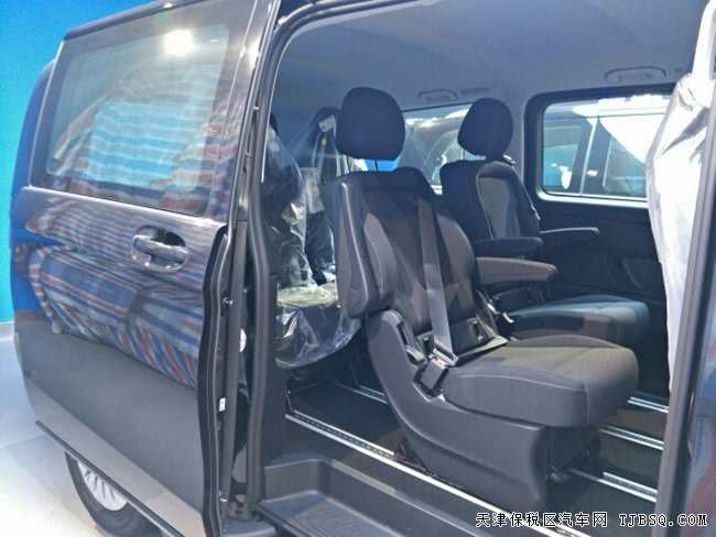 平行进口18款奔驰250中东版 双电动门/17轮现车44万优购