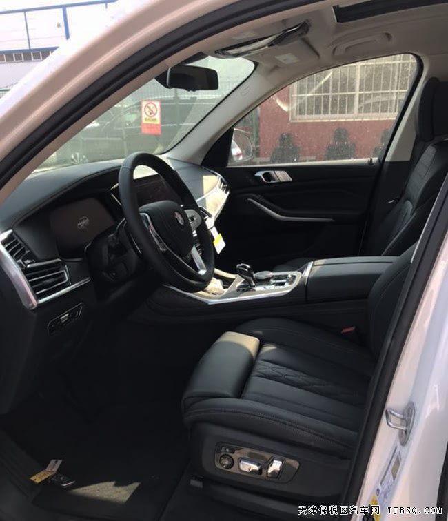 2019款宝马X7美规版 菱形真皮/21轮/全景天窗现车93万