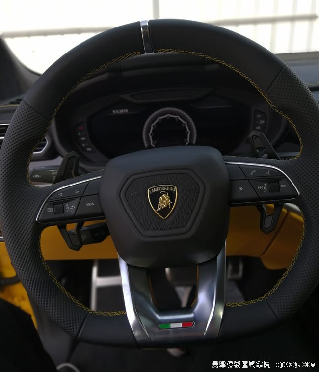 19款兰博基尼Urus加规版 4座/23轮/夜视现车350万钜惠