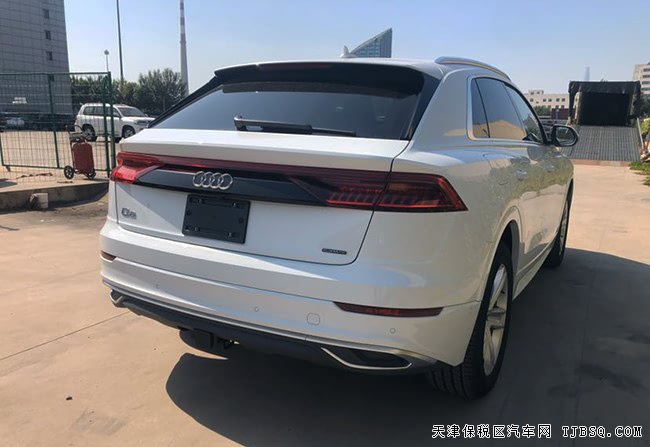平行进口19款奥迪Q8加规版 20轮/环影/驾辅包现车79万