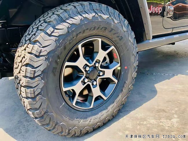 19款JEEP牧马人加规版 寒冷包/灯包/导航包现车50.2万