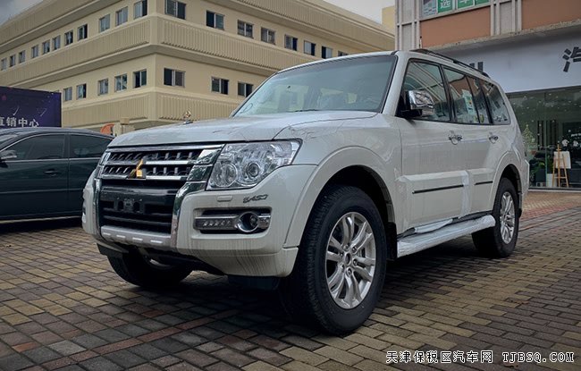 2019款三菱帕杰罗V97中东版 18轮/双差/天窗现车31.6万