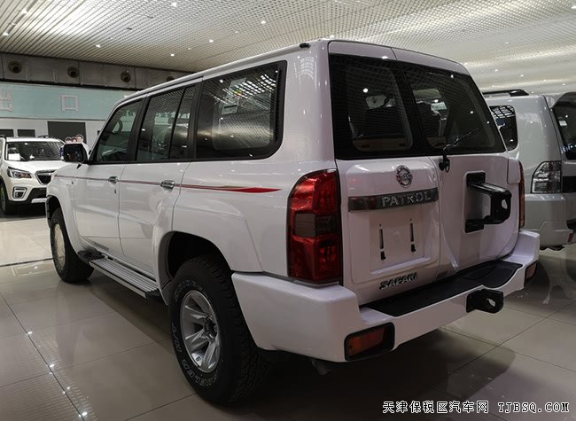 18款日产途乐Y61中东版 16铝轮/后差速锁/绞盘现车58万