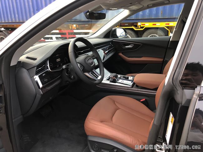 平行进口19款奥迪Q8加规版 动态包/环影/21轮现车83万