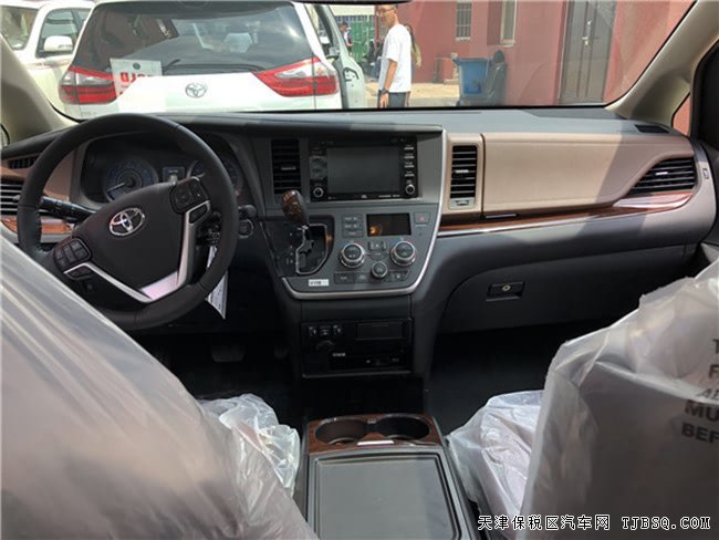 20款丰田塞纳四驱顶配版 18轮/双天窗/环影现车58万