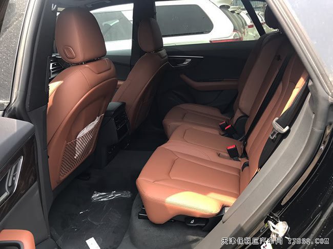 2019款奥迪Q8加规版 20轮/环影/全景天窗现车74万钜惠