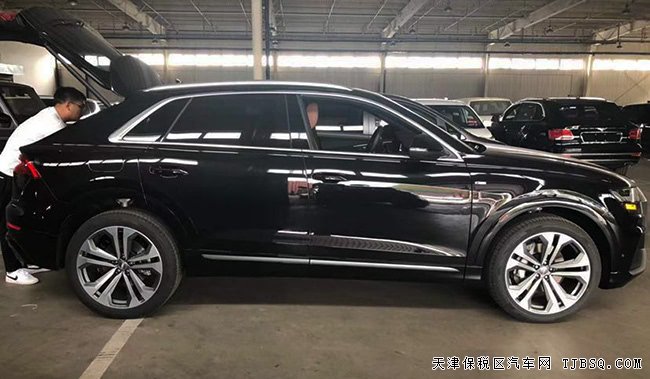 平行进口19款奥迪Q8加规版 22轮/BO/驾辅包现车80.8万