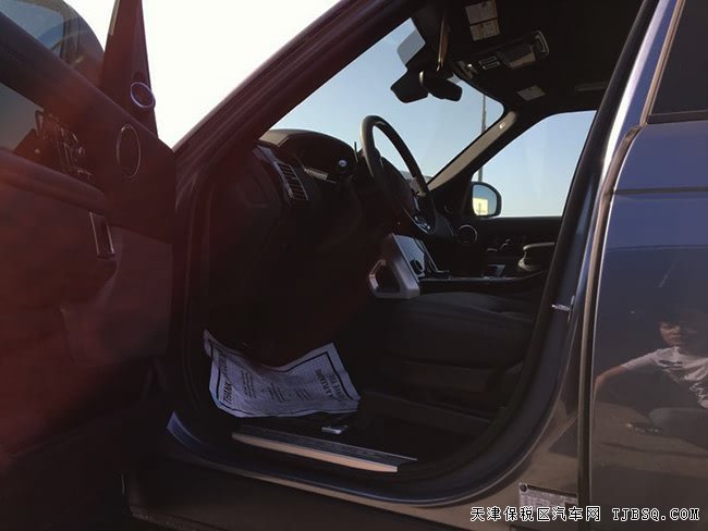 19款路虎揽胜3.0T行政版 保税区现车热卖优惠巨献