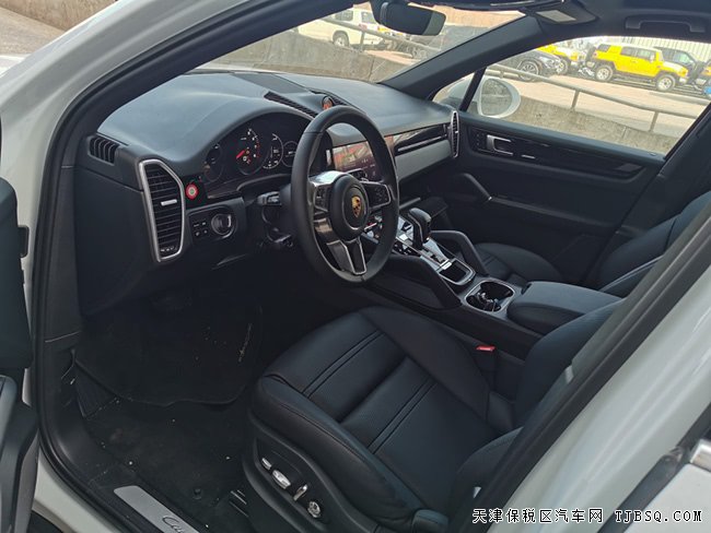2019款保时捷卡宴加规版 19轮/金属漆/小豪华包现车86万