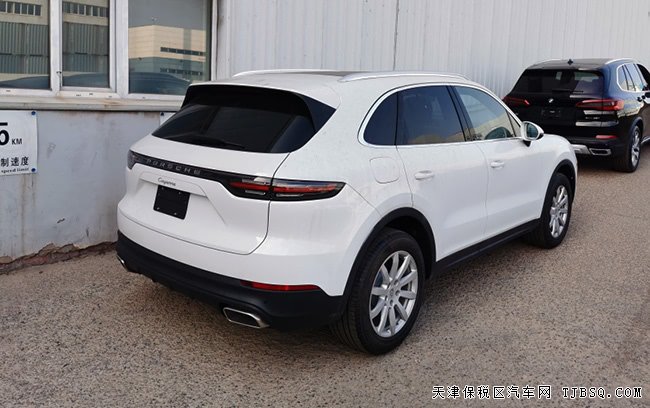 2019款保时捷卡宴加规版 19轮/金属漆/小豪华包现车86万