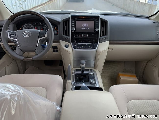 2019款丰田酷路泽4600中东版 18轮/遥启/天窗现车88万