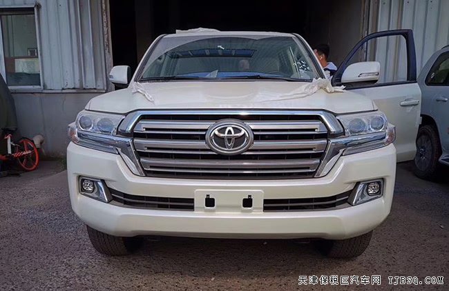 2019款丰田酷路泽4000中东版 18轮/7座/冰箱现车62.5万