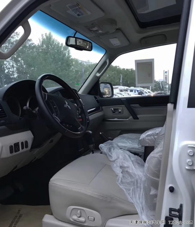 18款三菱帕杰罗V93中东版 8气囊/17轮/差速锁现车27.8万