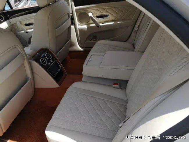 2018款宾利飞驰V8S欧规版 天窗/舒适包/穆勒包现车235万