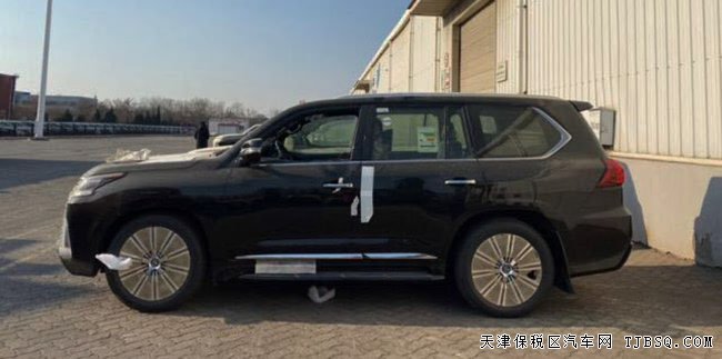 ƽ�н��ڳ��׿���˹LX570�ж��� 19����ֳ�147.5��