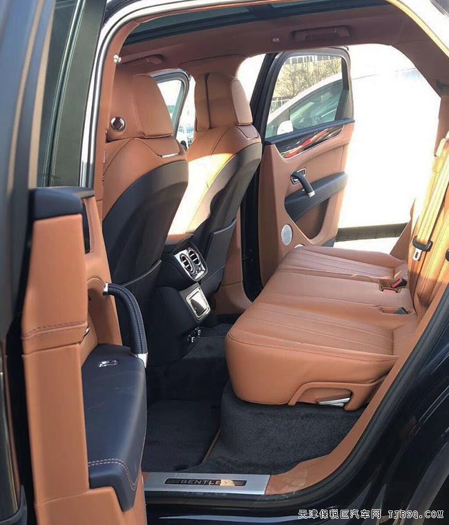 2020款宾利添越4.0T汽油版 22轮/舒适包/全景现车268万