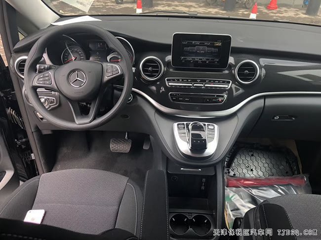 2019款奔驰V250中东版 6座手续/17轮/金属漆现车43.8万