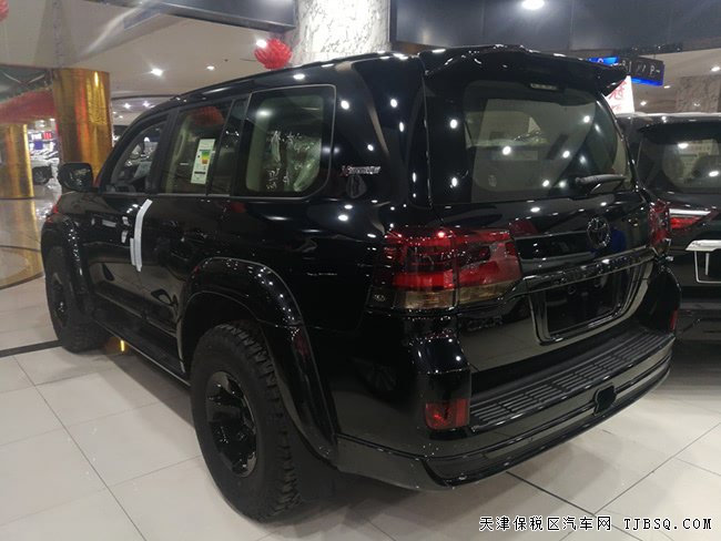 2019款丰田酷路泽4500中东版 17轮/8气囊/真皮现车141万