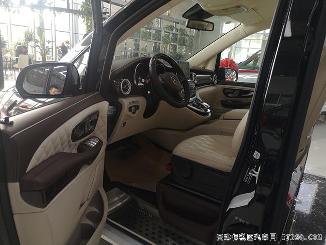 2019款奔驰V250中东版 18轮/全景天窗/航空座椅现车67万