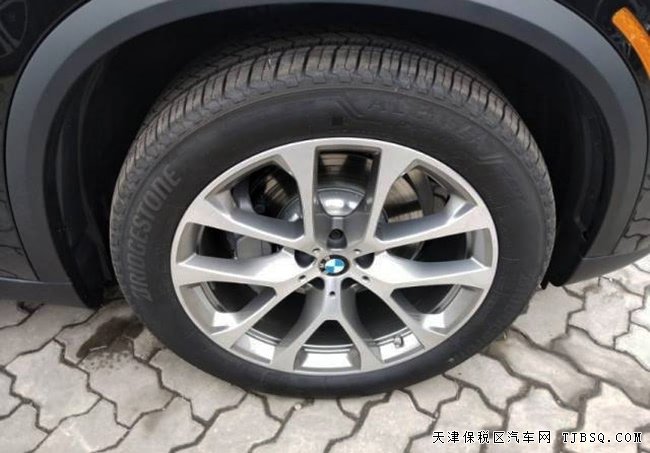 2020款宝马X5加规版 金属漆/大豪华包/20轮现车75万优享