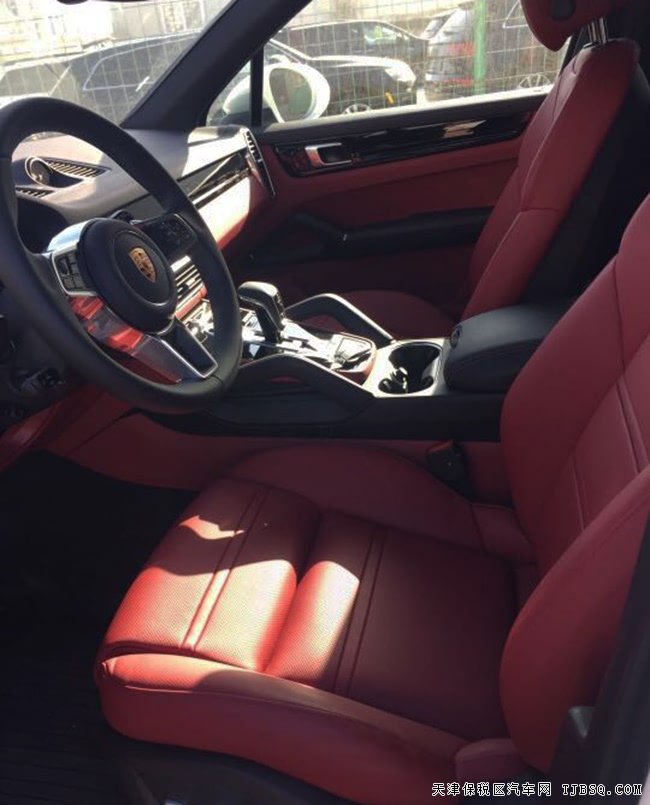 2020款保时捷卡宴3.0T加拿大版 20轮/环影/双拼现车93万